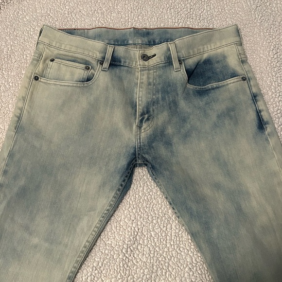 Skinny lightwash Levis - Picture 3 of 12